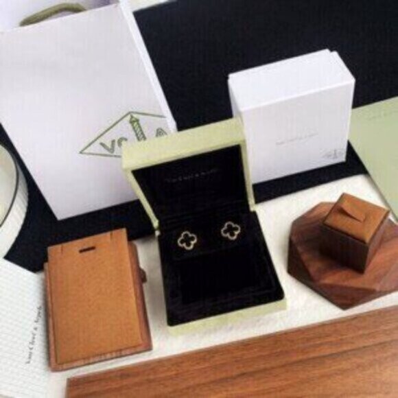 Authentic VCA Van Cleef & Arpels Vintage Alhambra Earrings - Picture 5 of 8